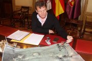 Suárez detalló que la intervención prevista se ubica en el entorno del actual pabellón de recepción.-ECB