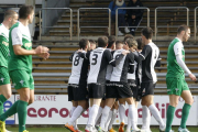 Los jugadores del Burgos CF celebran el primer gol que consiguieron ante el Racing de Ferrol.-SANTI OTERO
