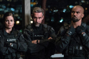 Los actores Lina Esco, Jay Harrington y Shemar Moore, en la serie de la cadena AXN SWAT. Los hombres de Harrelson.-EL PERIÓDICO