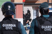 Despliegue de agentes de la Guardia Civil en Santovenia. ICAL