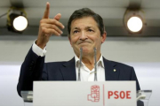El presidente de la gestora del PSOE, Javier Fernández.-JOSÉ LUIS ROCA