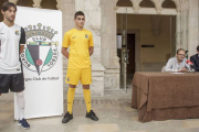 El Burgos CF presentó ayer sus nuevas equipaciones.-