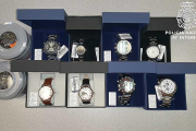 Imagen de los relojes incautados por la Policía Nacional.-ECB