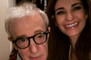 Mariló Montero se ha hecho un selfi con Woody Allen en el café Carlyle, donde toca su clarinete el director.-INSTAGRAM