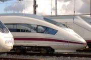 <p> Trenes AVE de la línea Valladolid-Madrid. - EM </p>