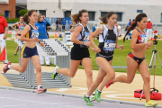 Un instante de la carrera de 1.500 ml, con las burgalesas Lidia Campo, Laura Segura y Silvia Pérez-ECB