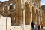 El monasterio recibe miles de visitas cada temporada a las que se suman quienes vienen a disfrutar de conciertos y actividades.  M. M.