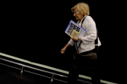 Manuela Carmena llega al Foro por la Paz, en Madrid.-JUANJO MARTÍN