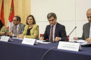 La consejera, en el centro, durante el consejo de dirección celebrado ayer en Burgos.-SANTI OTERO