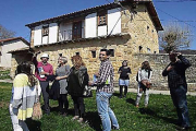 Los responsables del Ceder Merindades y los profesionales involucrados en el proyecto durante su presentación.-CEDER MERINDADES