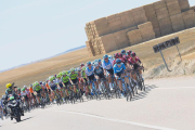Imagen del pelotón de la pasada Vuelta a Burgos.-RICARDO ORDÓÑEZ
