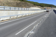 Imagen de las grietas en el tramo de la BU-30, cerca de Villalonquéjar.-ISRAEL L. MURILLO
