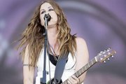 Alanis Morissette, en el Escenario Mundo de Rock in Rio Madrid.-AP / DANIEL OCHOA DE OLZA