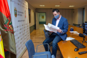 El alcalde de Burgos, Daniel de la Rosa, minutos antes de presidir un Pleno en una imagen de archivo. RAÚL G. OCHOA