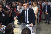 Pablo Casado vota en la segunda vuelta del congreso del PP.-DAVID CASTRO