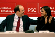 Miquel Iceta y Núria Parlon, en una reunión de la ejecutiva del PSC, el pasado 17 de octubre.-EFE / TONI ALBIR