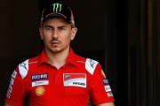 Jorge Lorenzo, en un acto con el equipo Ducati Corse.-AFP / MANAN VATSYAYANA