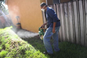 Fumigación preventiva contra el mosquito transmisor del zika, en Miami, en mayo.-AFP/JOE RAEDLE