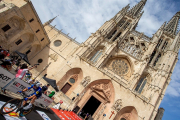 Un participante toma la salida en la contrarreloj celebrada en Burgos el pasado sábado. SANTI OTERO