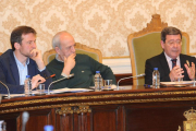 Rico (dch.) explicó que el decreto aprobado ayer «no es un nombramiento sino que delega» funciones a Suárez (izq).-I. L.M.