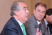 Fernando Andrés, en primer plano, y Miguel Ángel Benavente.-ISRAEL L. MURILLO