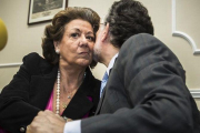 Rita Barberá y Alfonso Grau, el pasado 16 de marzo del 2015, en la rueda de prensa en la que el entonces vicealcalde de Valencia anunció su dimisión.-MIGUEL LORENZO