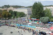 Los aficionados respondieron de forma masiva a la llegada de un acontecimiento deportivo único. En la imagen, un instante de la salida de corredores en la crono-I. L. Murillo