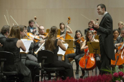 El director de la Oquesta Sinfónica de Burgos,JavierCastro, durante el concierto.-ISRAEL L. MURILLO