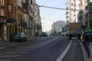 Resulta muy habitual observar los carriles bici de Aranda de Duero ocupados por vehículos.-L. V.