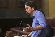 El secretario general de Podemos, Pablo Iglesias, en la tribuna del Congreso de los Diputados-DAVID CASTRO