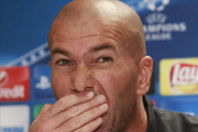 Zidane, durante la rueda de prensa previa al encuentro entre el Legia y el Madrid.-AP / CZAREK SOKOLOWSKI