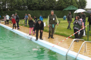 El Concurso Infantil de Pesca organizado por Aprim se celebró ayer en las piscinas municipales de Villarcayo.-M.V.
