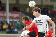 Cusi cabecea un balón la pasada campaña en el choque ante el Osasuna B.-SANTI OTERO
