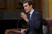 El líder del PP, Pablo Casado, en el Congreso.-JOSÉ LUIS ROCA