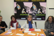 La concejala Azucena Esteban con el equipo técnico durante la presentación de la iniciativa.-L. V.