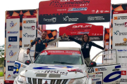 Cristina Gutiérrez junto a Gabi Moiset en el podio de la Baja Aragón-ECB