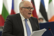 El vicepresidente primero de la Comision Europea, Frans Timmermans, pronuncia su discurso ante el pleno del Parlamento Europeo, en Estrasburgo.-EFE / PATRICK SEEGER