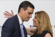 El secretario general del PSOE, Pedro Sánchez, y la presidenta de la Junta de Andalucía, Susana Díaz.-EFE / JULIO MUÑOZ