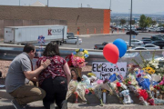 Ofrendas en el lugar del tiroteo en El Paso, Tejas.-AFP