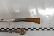 Armas blancas incautadas por los agentes. POLICÍA LOCAL