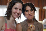 La realizadora Antonella Sudasassi con la protagonista de su película, Daniella Valenciano.-