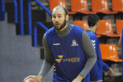 Cabanas inicia un ejercicio en el entrenamiento de ayer.-ISRAEL L. MURILLO