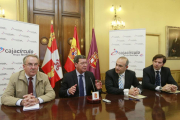PATROCINIO. La Diputación, organizadora del Cross Internacional de Atapuerca, y el Grupo Ibercaja, firmaron ayer el acuerdo de colaboración por el que la entidad financiera apoyará económicamente por tercer año consecutivo (con una aportación de 10.000 eu-Raúl G. Ochoa