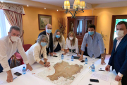 Los senadores del PP de Burgos, Palencia y Cantabria se reunieron ayer en un hotel de Aguilar de Campoo. ECB