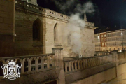 Imagen del vapor de agua de la calefacción de la Catedral.-BOMBEROS DE BURGOS