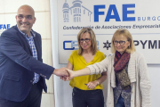 Ricardo Catelli,Emiliana Molero y Begoña Prieto, vicerrectora de Políticas Académicas de la Universidad.-ISRAEL L. MURILLO