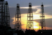 Campo de extracción petrolífero en Cabimas, a 500 kilómetros de Caracas.-ANA MARÍA OTERO (AP)