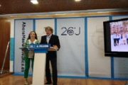 Begoña Contreras y Jaime Mateu durante la presentación de la campaña electoral del PP.-ECB