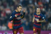 Neymar celebra un gol.-JORDI COTRINA