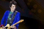 El guitarrista de los Rolling Stones Ron Wood, durante un concierto en La  Habana (Cuba).-ENRIC MART